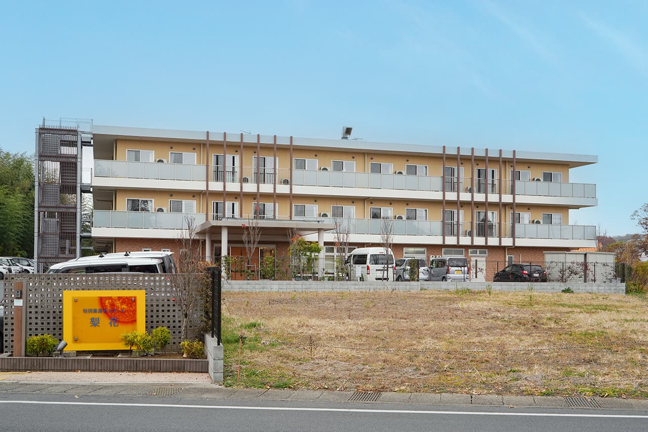 東松山市にある特別養護老人ホーム梨花の外観