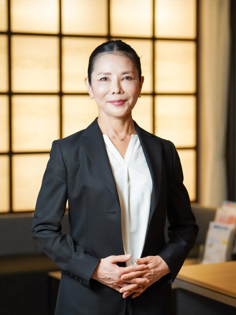 理事長　岡勢美子